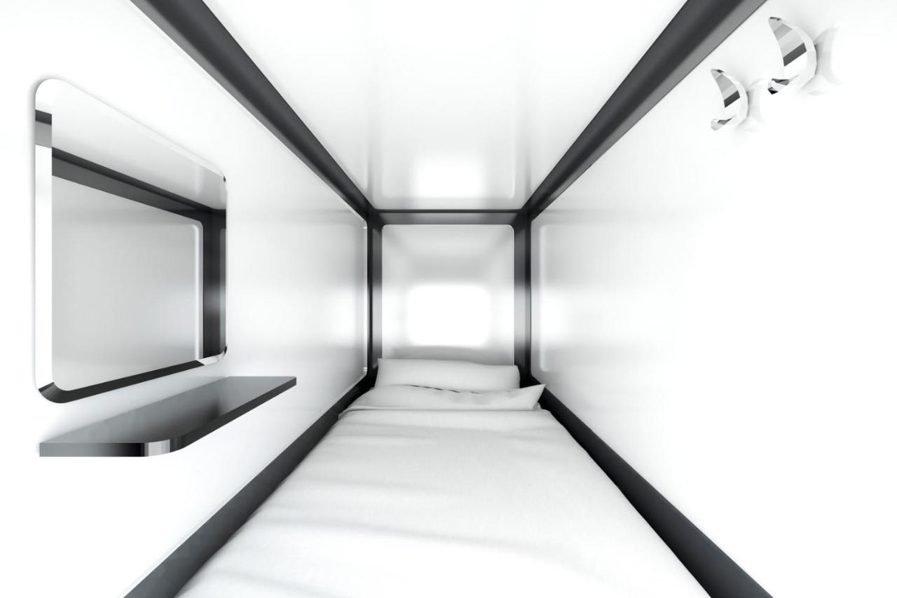 Qube Capsule Hotel Moscou Extérieur photo